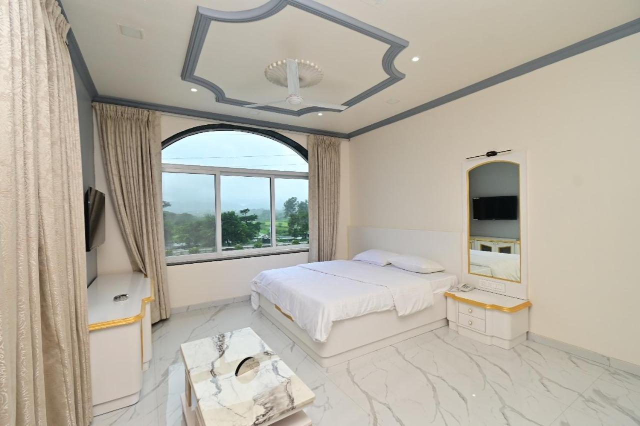 Hotel Vedika Garden Āmbavna Exteriér fotografie